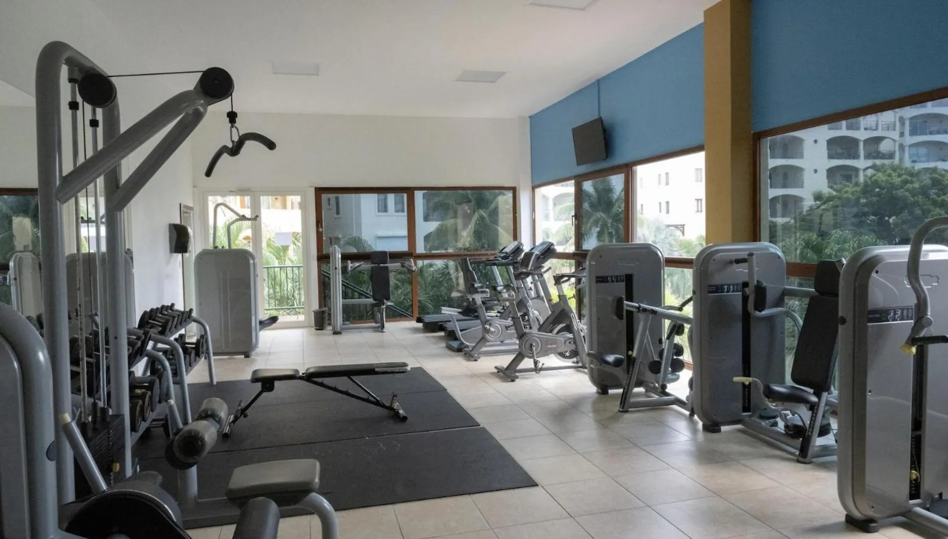 Designers Delight 3 Bedroom W Pool Gym Tennis Courts Cupecoy  Lägenhet