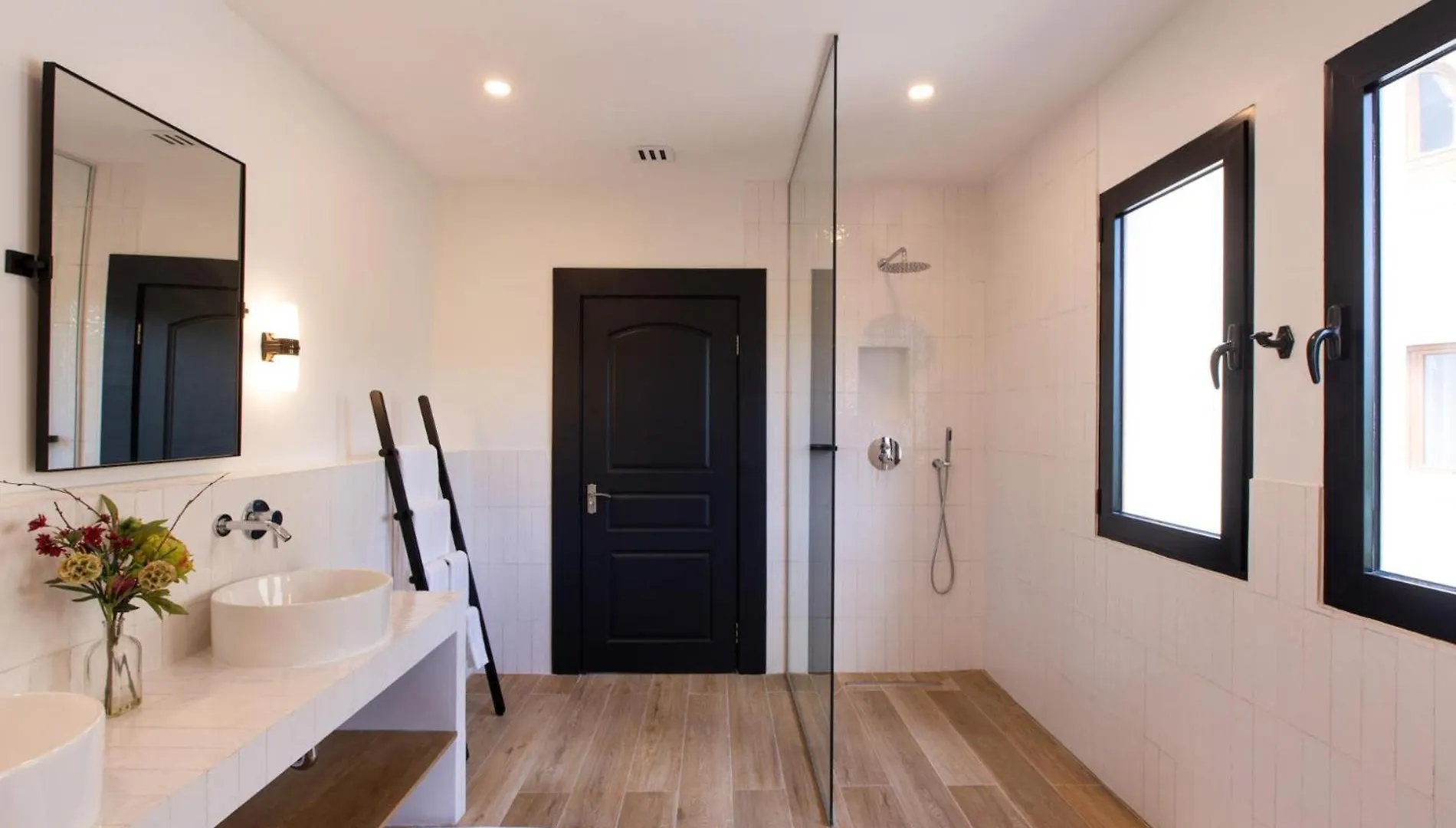 Designers Delight 3 Bedroom W Pool Gym Tennis Courts Cupecoy